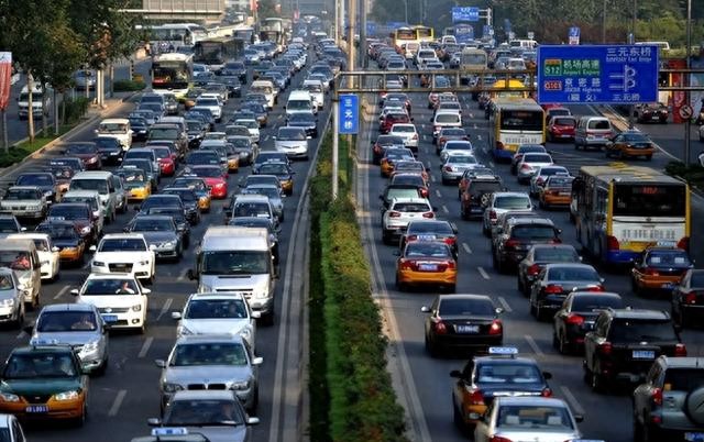 电动汽车价格低廉_城市交通拥堵原因分析_限号限行趋势