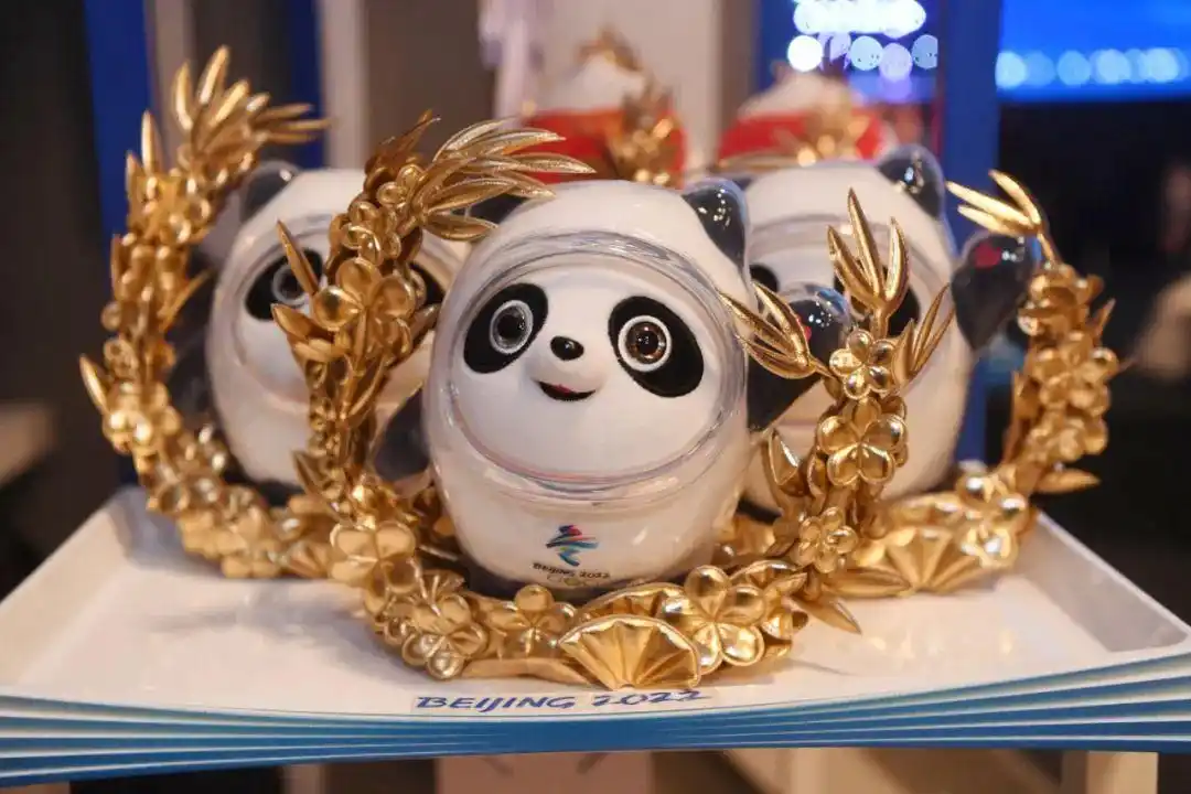 冬奥会纪念品_北京冬奥会颁奖元素_颁奖台设计特点